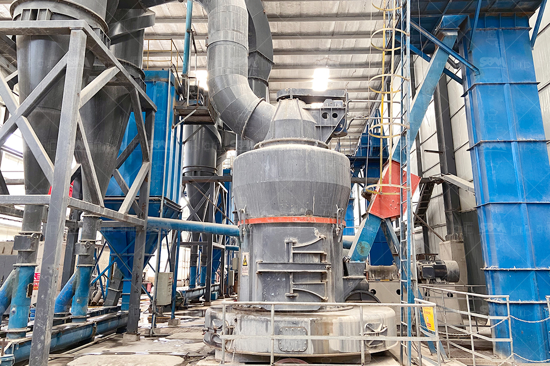 A controlled feed system delivering optimally sized material into a grinding mill hopper