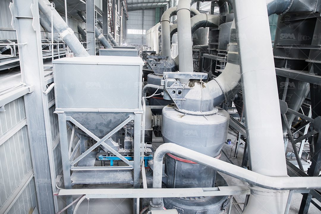 Illustration of a fully sealed grinding system with negative pressure and pulse dust collection, showing no dust emission into the environment.